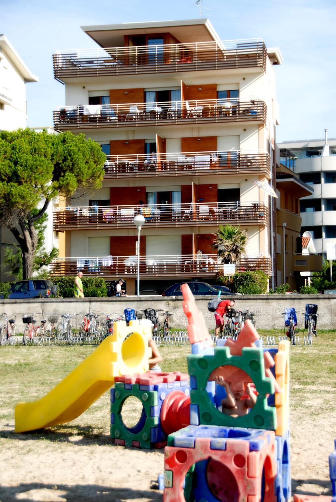 Monica Apartment Bibione Bagian luar foto